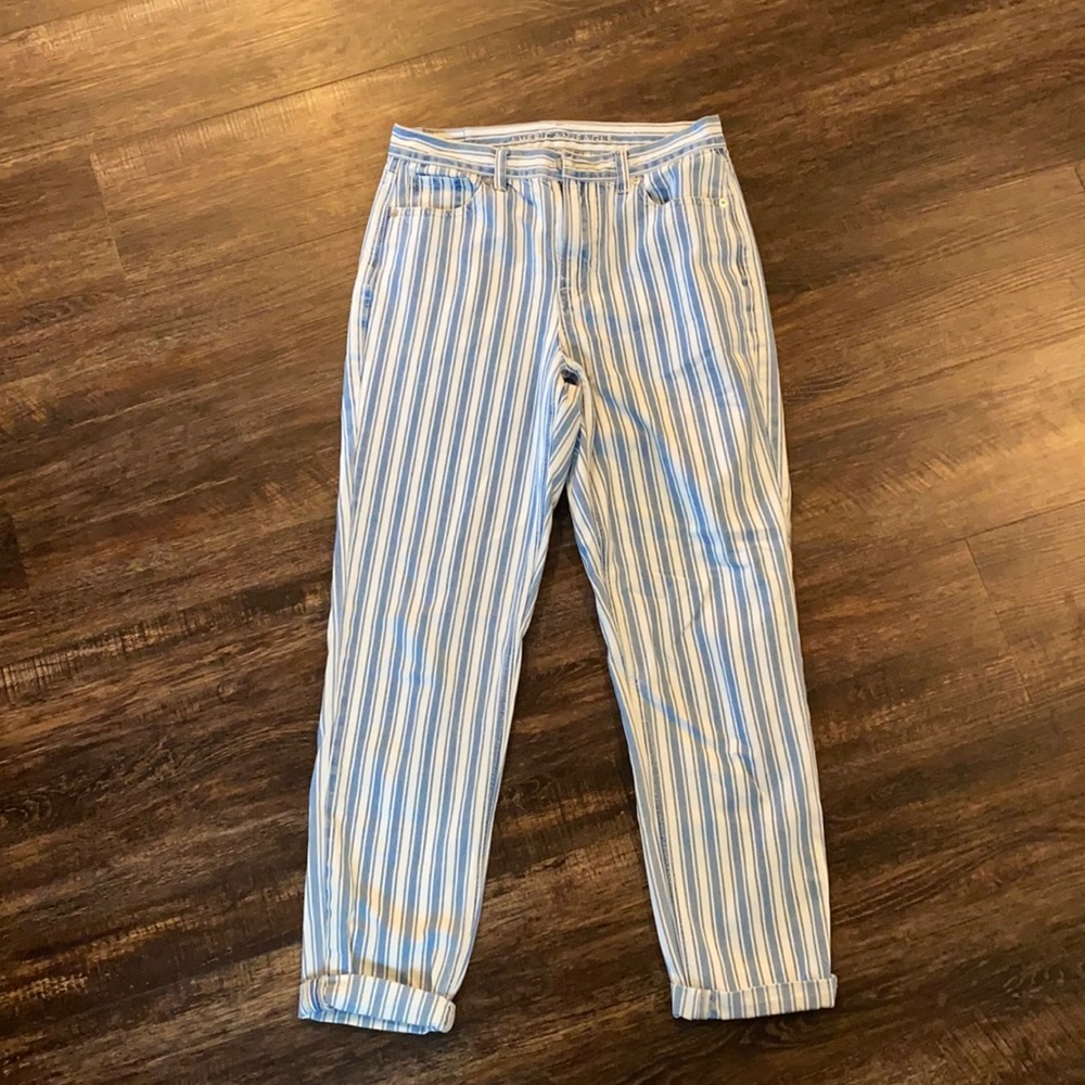 American eagle mom jeans